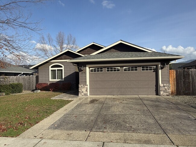 Foto del edificio - 1575 SW Yucca Dr