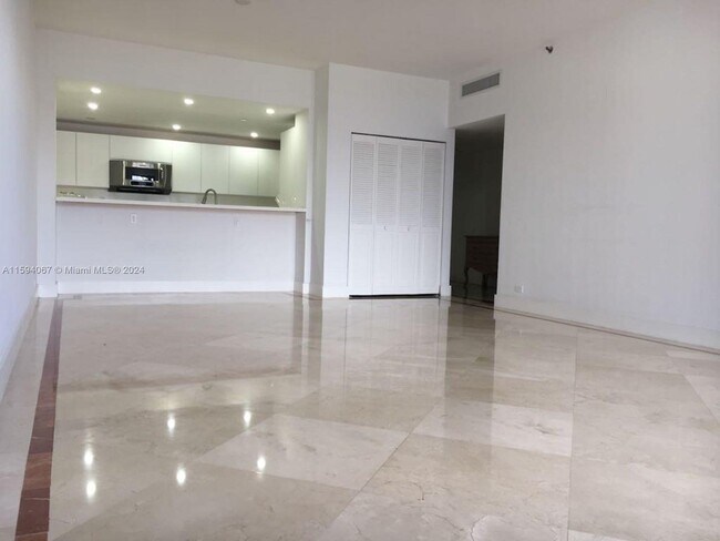 Building Photo - 251 Crandon Blvd