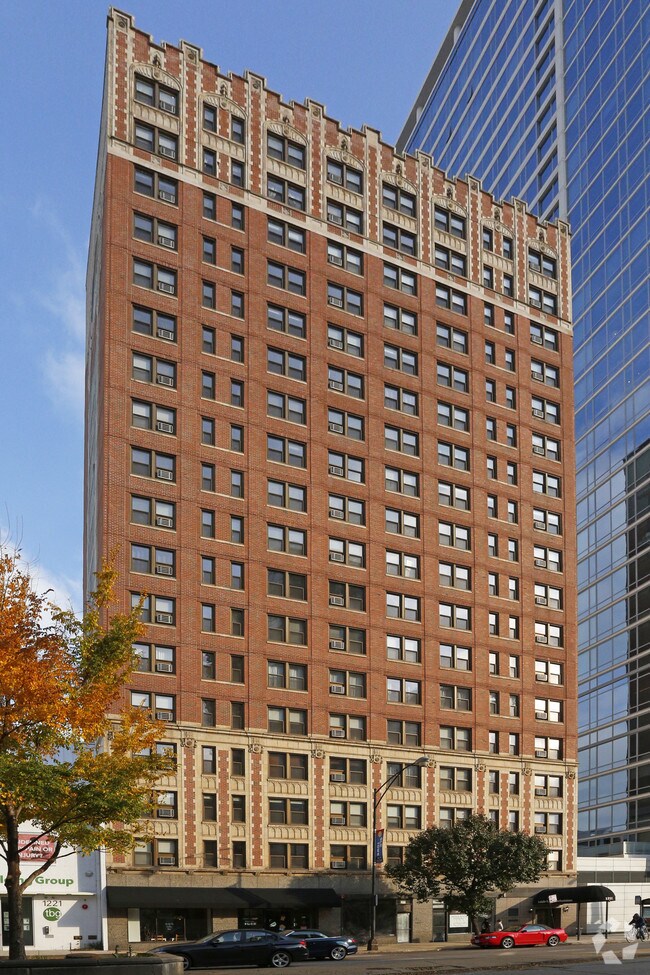 1221 N LaSalle Apartments Chicago, IL