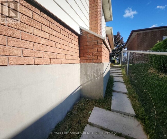 Building Photo - 304 Orsi Ave