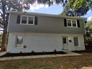 Building Photo - 334 N Hoskins Rd