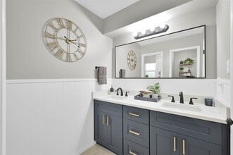 Building Photo - 223 Birchwood Dr