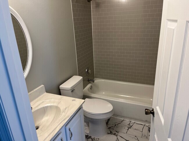 Foto del edificio - 229 Autumn Oaks Dr