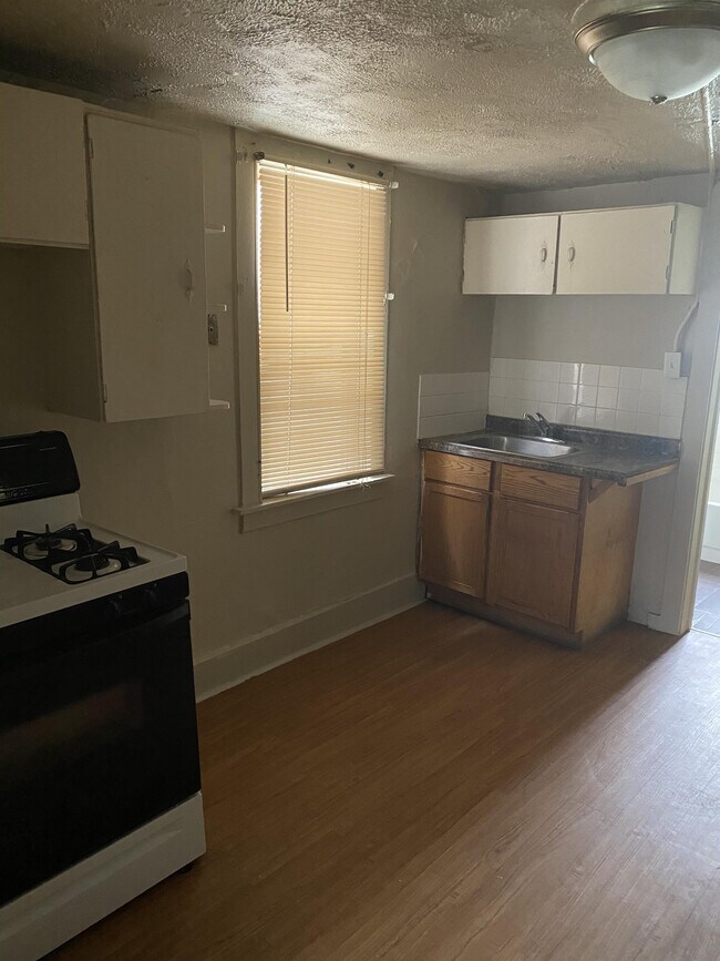 Building Photo - 3933 Catalpa St