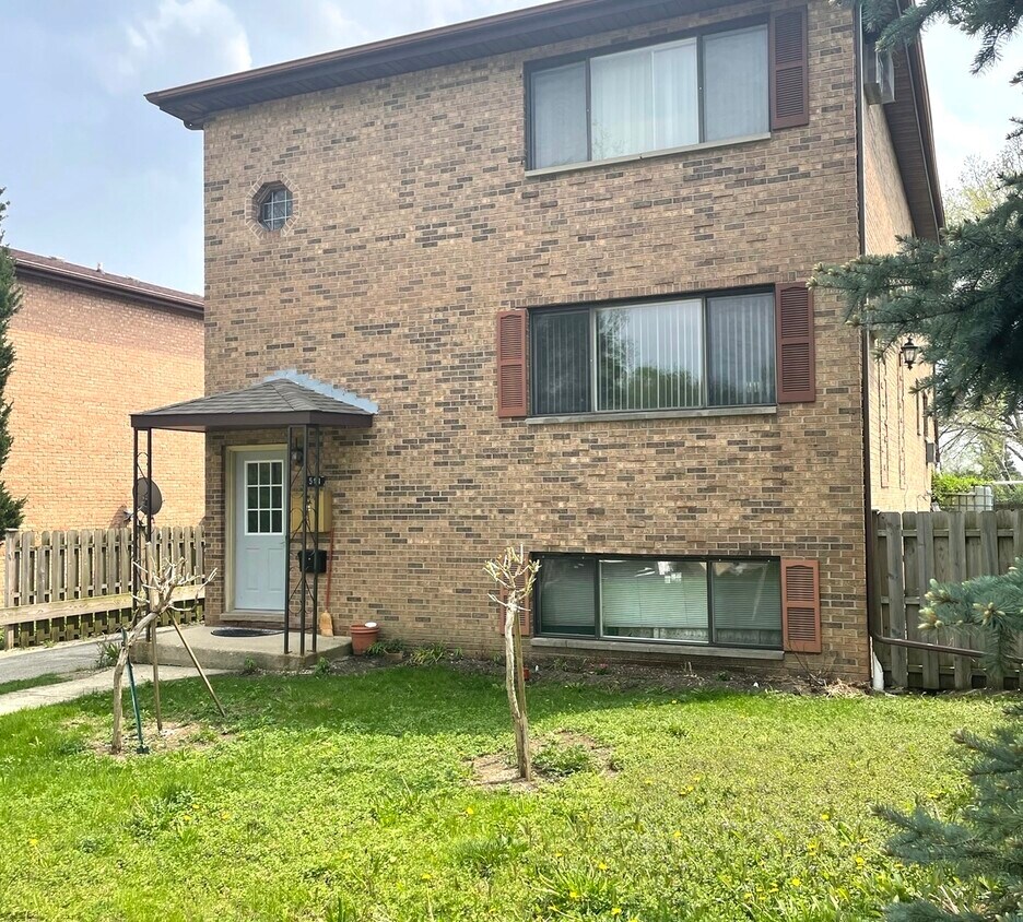 Foto principal - 543 W Pleasant Ln