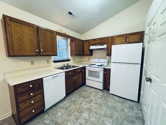 Building Photo - Great House on Wiggington Road