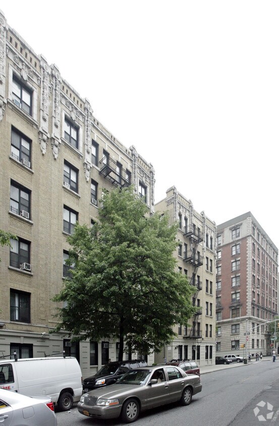 Building Photo - 700 W 170th St