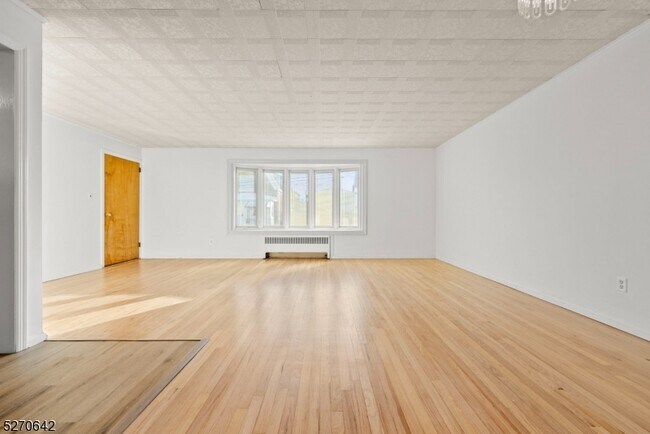 Foto del edificio - 43 Oakwood Ave