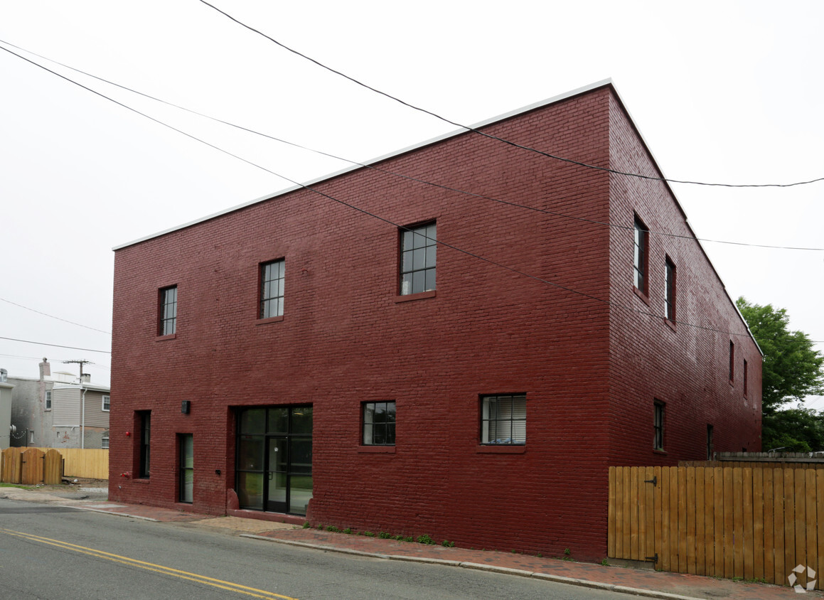 Primary Photo - Jackson Street Lofts