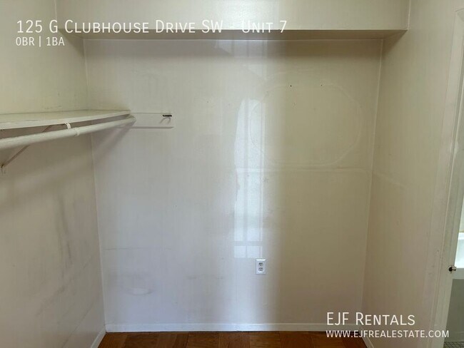 Foto del edificio - 125 Clubhouse Dr SW