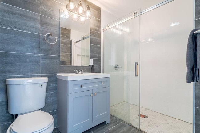 Building Photo - 218 E 104th St