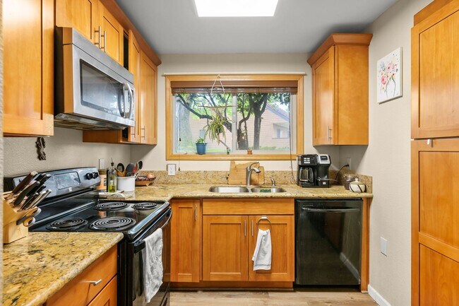 Building Photo - Lovely 2 Bedroom/1.5 Bath Mt Park Condo w/ Garage