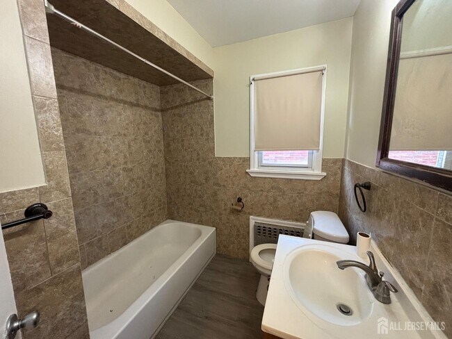 Building Photo - 220 Coolidge St