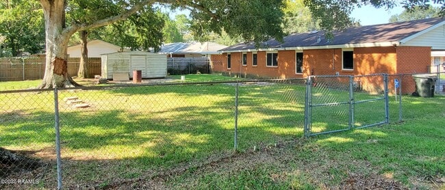 Building Photo - 122 Notre Dame Dr