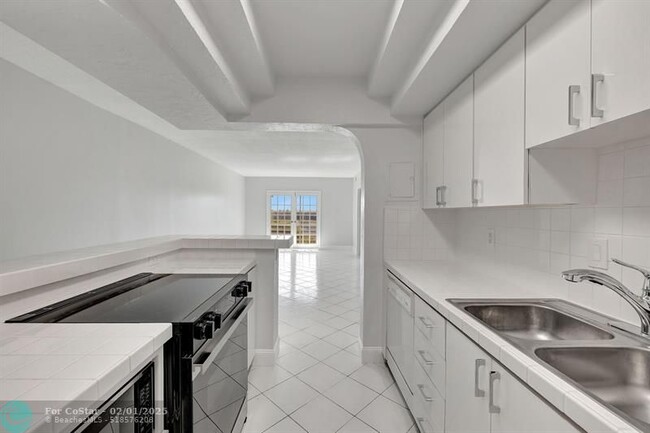 Foto del edificio - 1407 NE 56th St