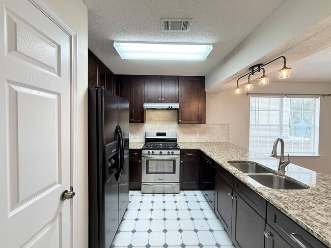 Foto del edificio - 3-Bedroom Duplex