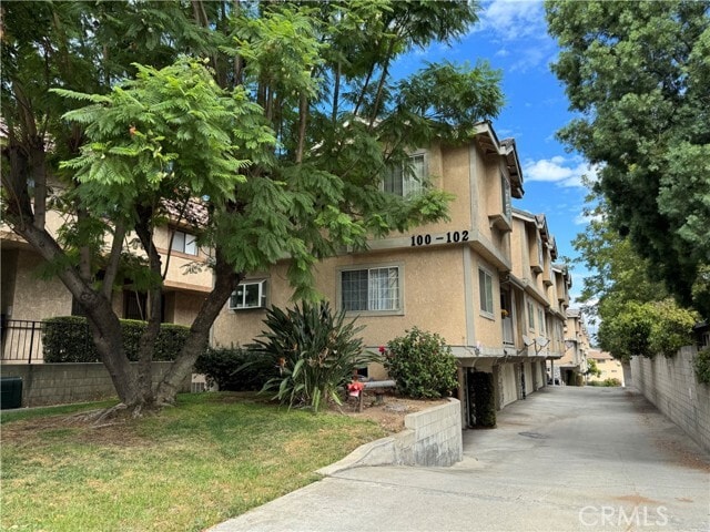 Primary Photo - 100 S Chapel Ave