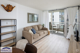 Building Photo - 2651 Kuilei St