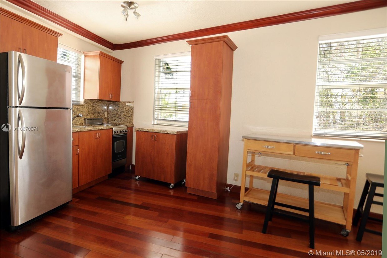 Primary Photo - 324 Washington Ave