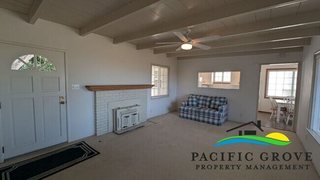 Foto del edificio - Charming New Monterey Home with Bay Views with all utilities included