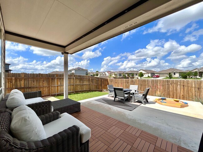 Foto del edificio - 401 Town Lk Bnd