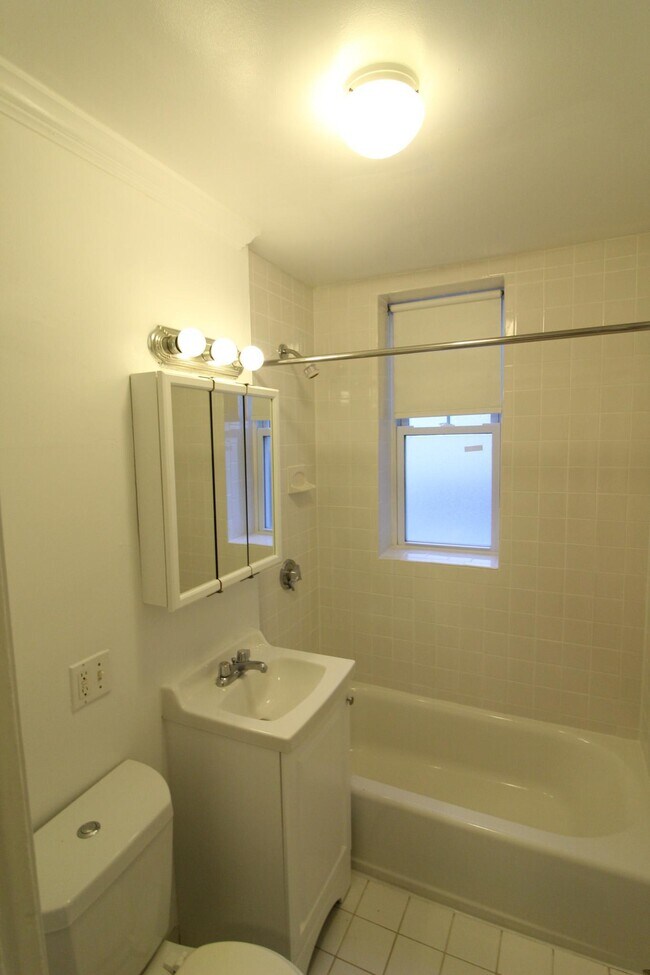 Building Photo - 100 Kilsyth Rd