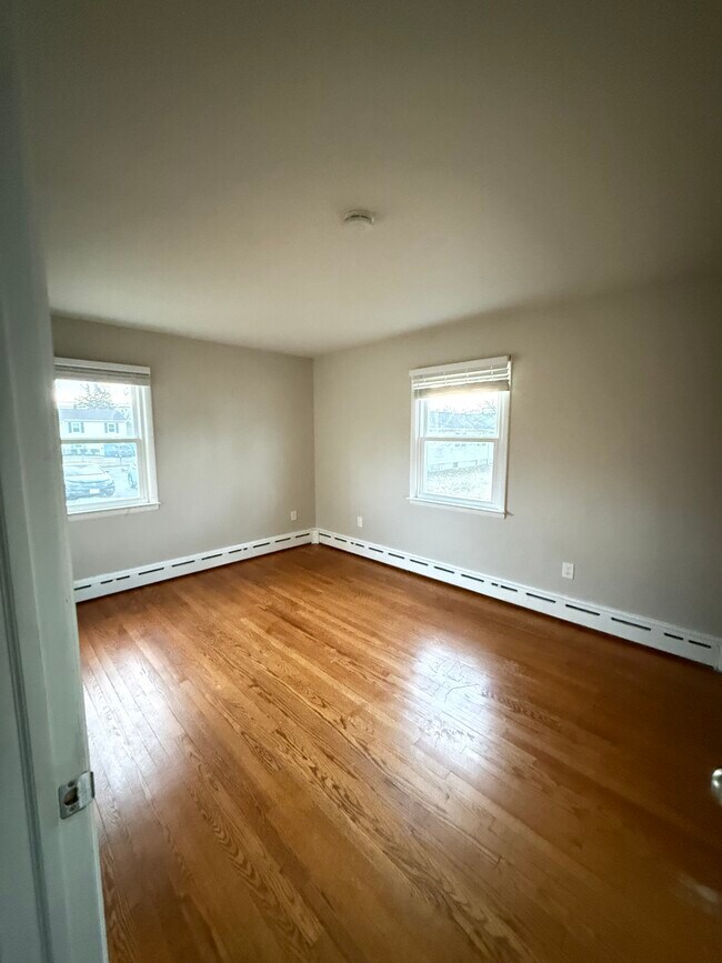 Building Photo - 500 Metlars Ln