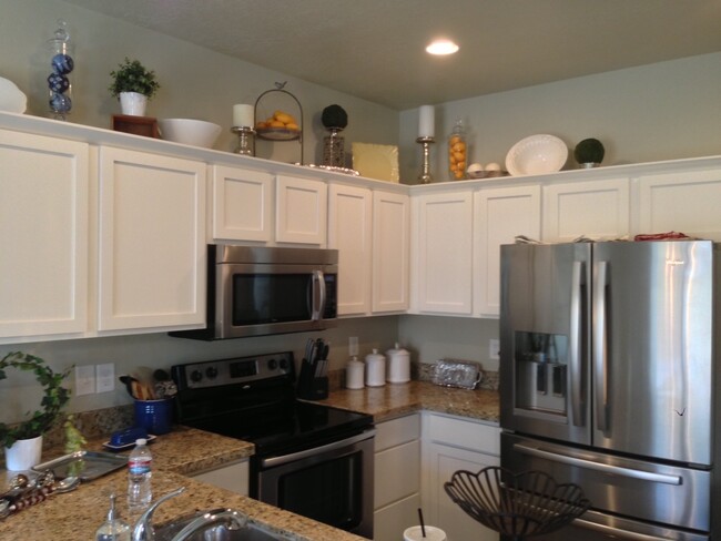 Kitchen Area - 4293 N Cresthaven Ln