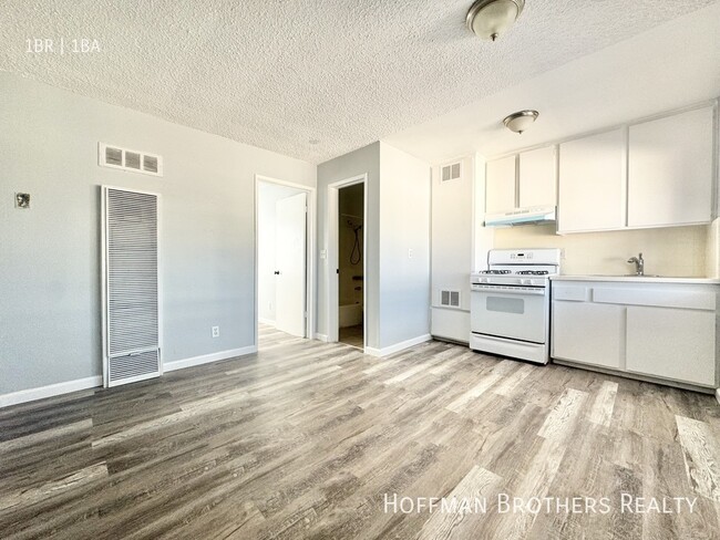 Building Photo - 1425 Freeman Ave