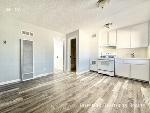 Building Photo - 1425 Freeman Ave