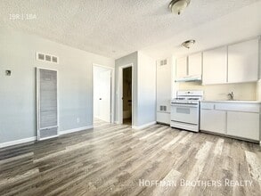 Building Photo - 1425 Freeman Ave