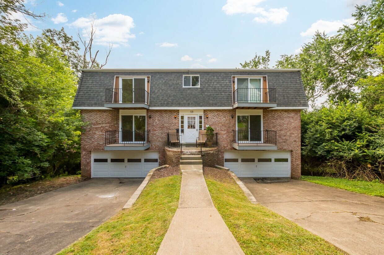 Foto principal - RENOVATED & READY FOR MOVE IN! 2-BEDROOM I...