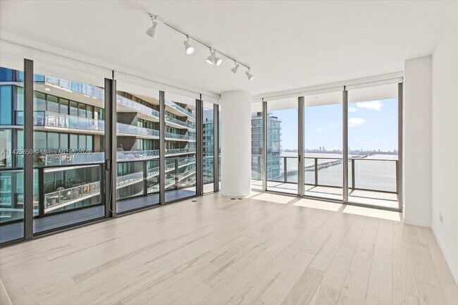 Foto del edificio - 480 NE 31st St