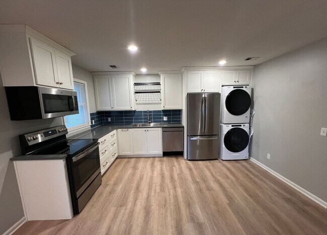 Foto del edificio - Modern 2-Bedroom Apartment with Washer & D...