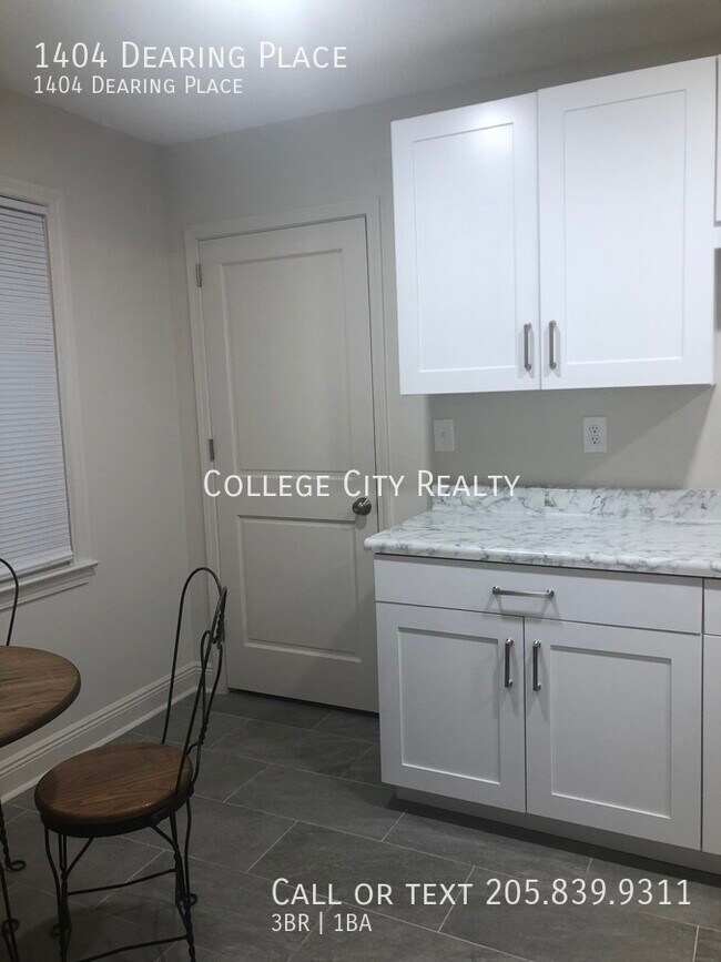 Building Photo - 1404 Dearing Pl