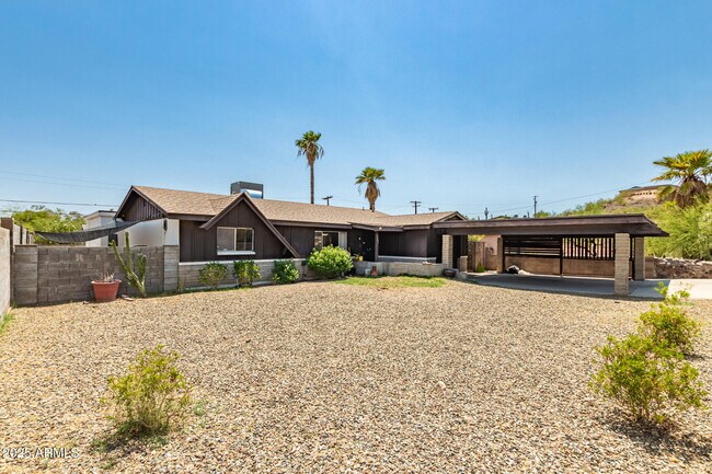 Building Photo - 1407 E El Camino Dr
