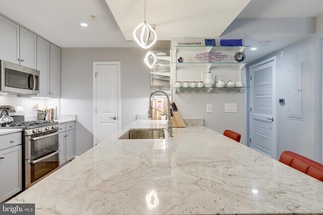 Foto del edificio - 4189 S Four Mile Run Dr