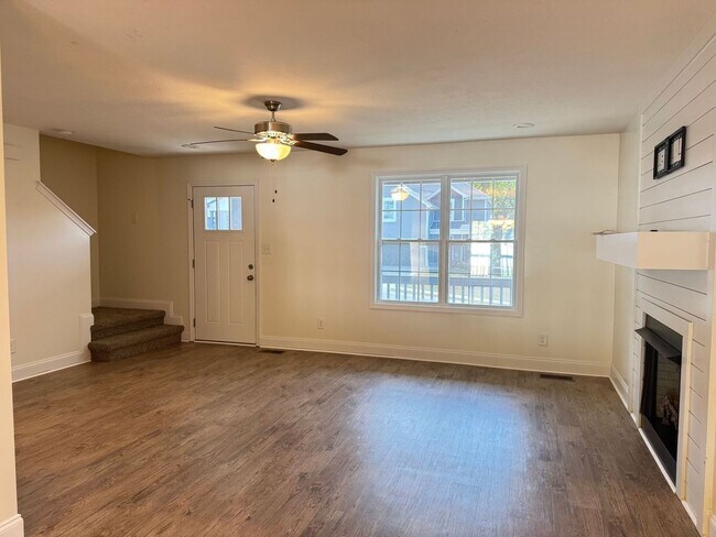 Foto del edificio - Move in Special! Beautiful Home Built in 2021! Open Floor Plan with 4bed/2.5 Bath and Fenced yard!