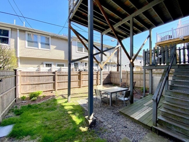 Foto del edificio - 512 E 3rd St