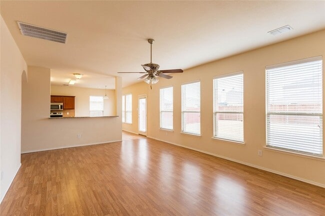 Building Photo - 3010 Pinecrest Dr