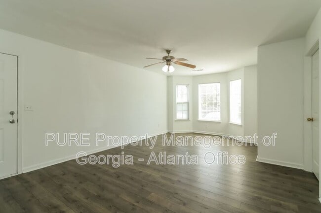 Building Photo - 1702 Stonehaven Cir