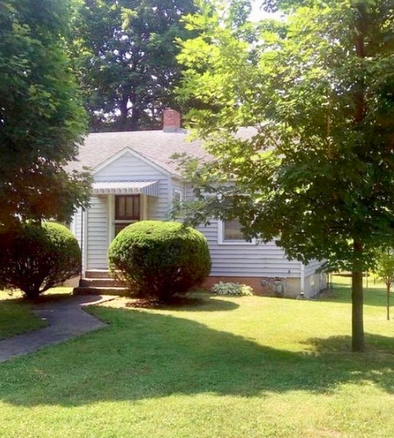 Cute Home Located Close to Historical Commercial - 1016 E Blaine St