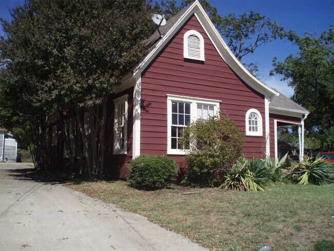 Building Photo - 1512 Live Oak St