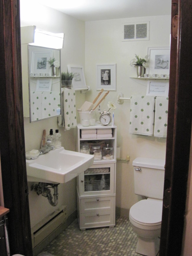 bath room - 420 W Wilson St