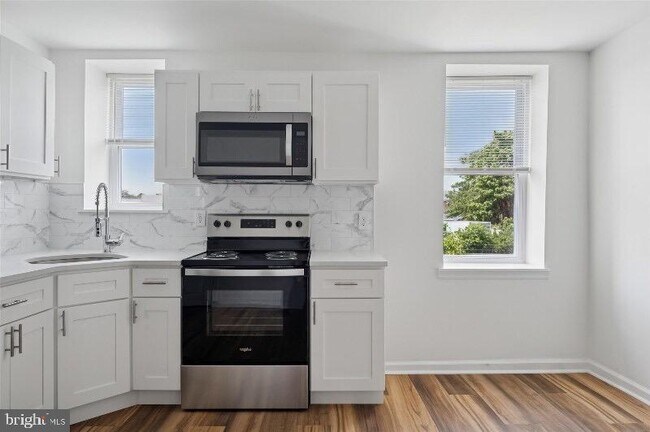 Foto del edificio - 6123 Glenmore Ave