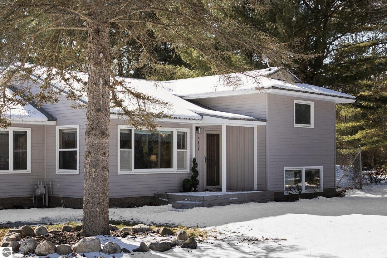 Foto principal - 5151 Crystal Beach Rd