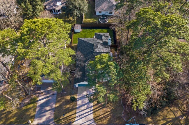 Building Photo - Beautiful just remodeled from top to botto...