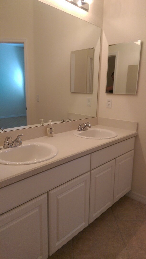 Foto del edificio - 3 bed, 2 bath 2 car garage