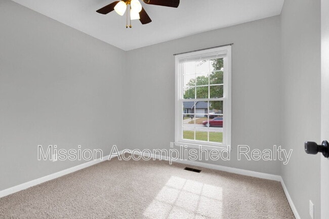 Foto del edificio - 3304 Redfox Rd