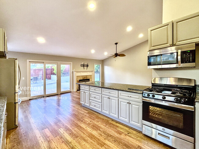 Building Photo - Gorgeous 3-Bedroom Home with Resort-Style ...